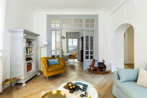 YCH-Belle Epoque House - Tap to explore photos