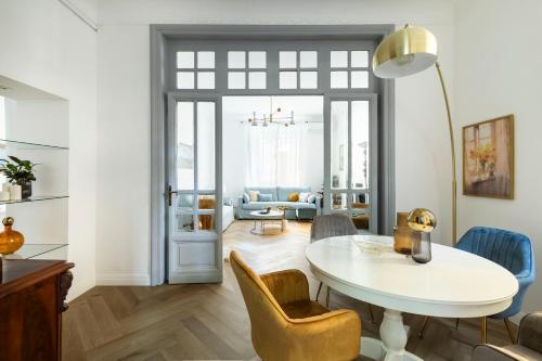 YCH-Belle Epoque House - Tap to explore photos