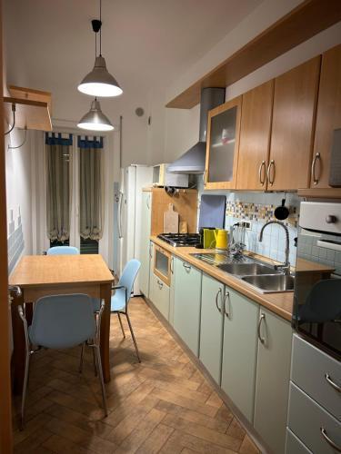 A Casa di Marisa - next Termini station - Tap to explore photos