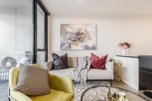 Elegant & Charming Apt in Vibrant Richmond - Tap to explore photos