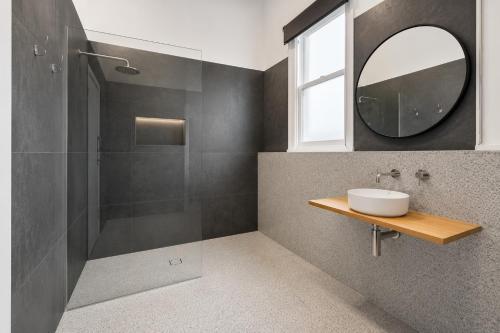 Heritage-Style Boutique Hotel, Port Melbourne - Tap to explore photos