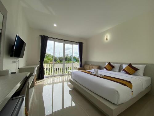 Puean Chang Resort Phuket - Tap to explore photos