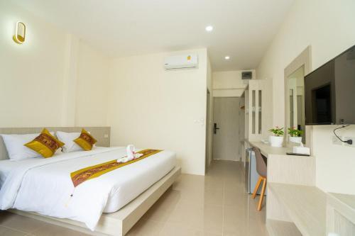 Puean Chang Resort Phuket - Tap to explore photos
