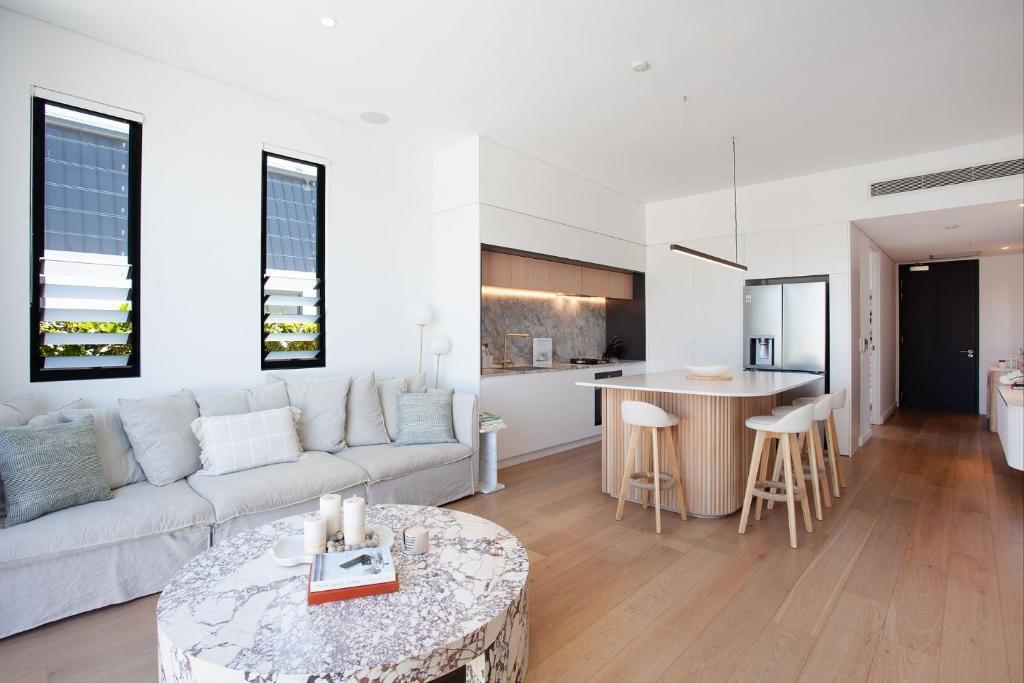 Coogee Contemporary Casa Penthouse IH - Tap to explore photos