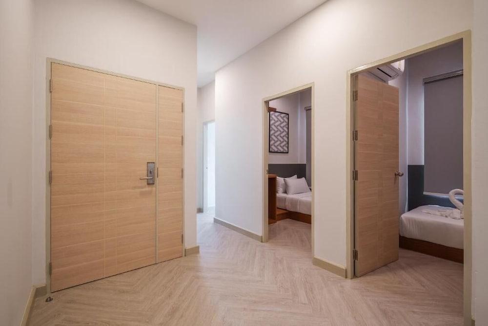 Triple Four Bangkok Room Type - Four-Bedroom Penthouse Apartment Triple Four Bangkok Room Type - Four-Bedroom Penthouse Apartment