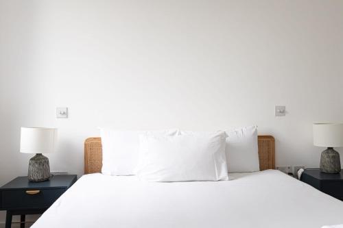 Two adjacent luxurious 1 BED apartments - Tap to explore photos