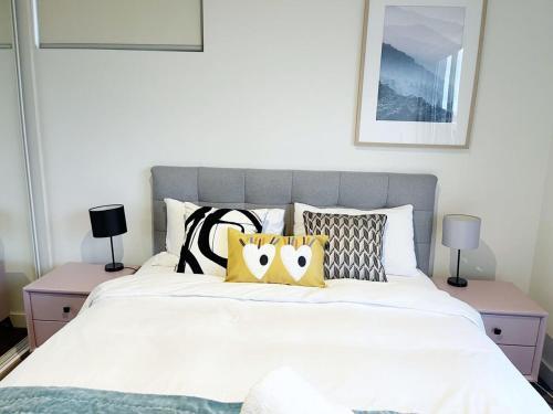 Chic Short Stay Retreat at Doncaster - Tap to explore photos