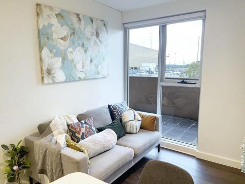 Chic Short Stay Retreat at Doncaster - Tap to explore photos