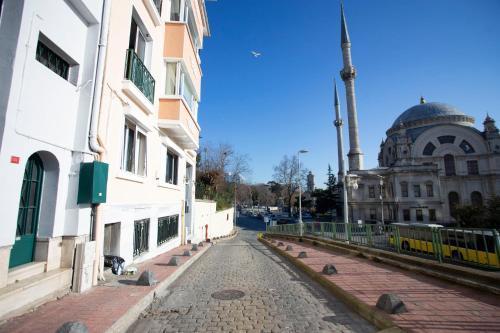 Hip Bosphorus View Apartment - Tap to explore photos