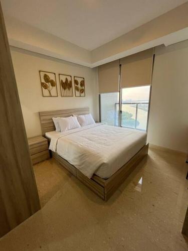 Gold Coast studio seaview Room - Tap to explore photos
