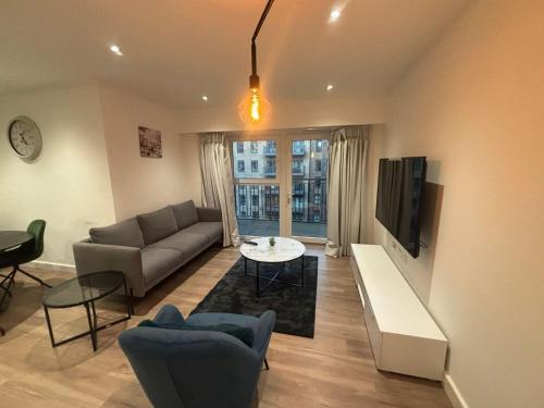Beaufort Park - 2 Beds - 2 Bathrooms - Tap to explore photos