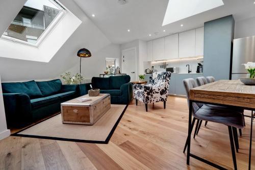 Super Central 3 bed in Richmond - Tap to explore photos