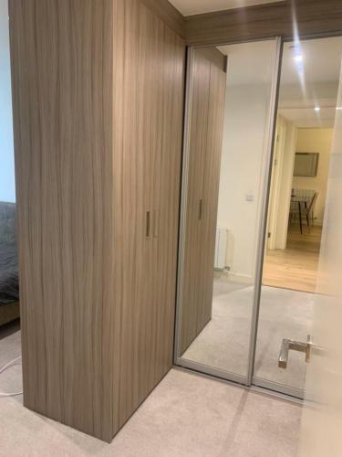 stunning 2 bed penthouse Canning Town - Tap to explore photos