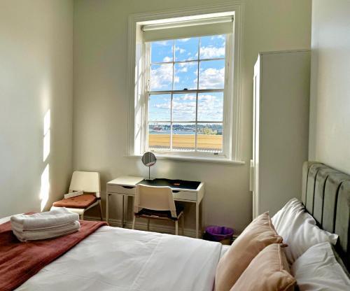 Millers Point Waterview - Tap to explore photos