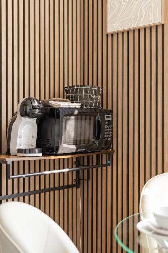 Stylish Apartments in the Heart of Soho Your West End Escape! GSG - Tap to explore photos