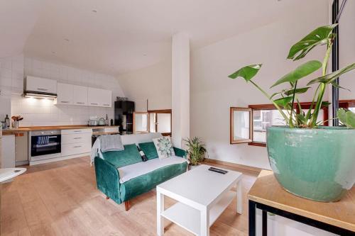 Very Quiet and Cosy Big Apartment - Tap to explore photos