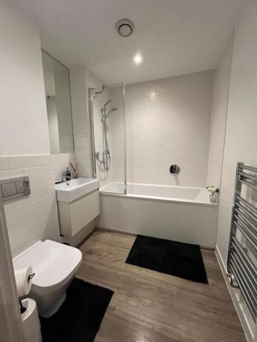 Modern comfortable 1-BR flat in heart of Stockwell - Tap to explore photos