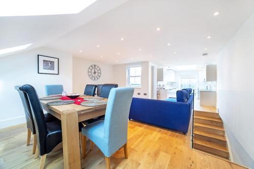 Private Terrace Fulham 3 Bed 2 Baths - Tap to explore photos