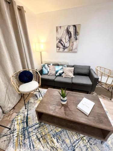 Luxury 2 bed 2 bath central zone two - Tap to explore photos