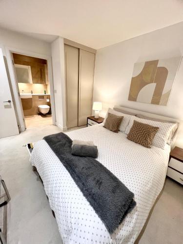Luxury 2 bed 2 bath central zone two - Tap to explore photos