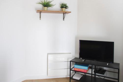 Practical and pleasant 20 m studio - Tap to explore photos