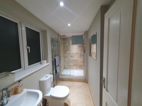 Merton House, fully serviced studio apartment - Tap to explore photos