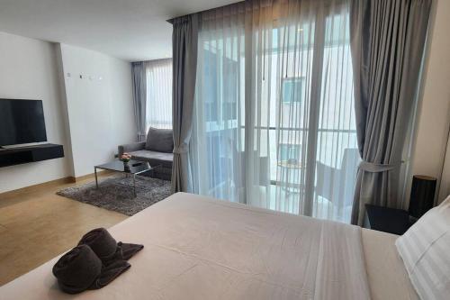Centara avenue Residences B65 - Tap to explore photos