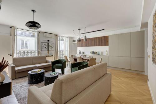 Sublime Apartment Champs Elysées 3BDR 8P - Tap to explore photos