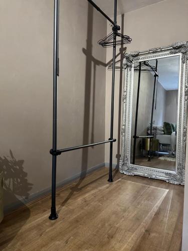W9 Gem Stylish 2 Bed Flat - Tap to explore photos