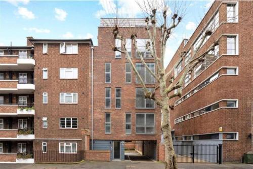 Split Level 3 Bedroom Top Floor Flat