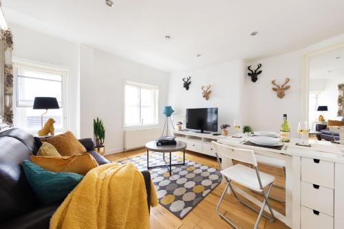 Oxford Street Central London Cosy 1BD Flat - Tap to explore photos