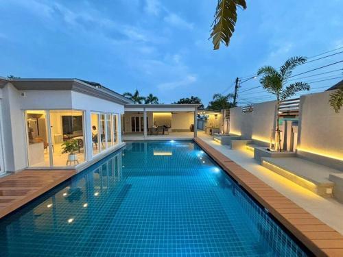 Pool Villa Pattaya H64