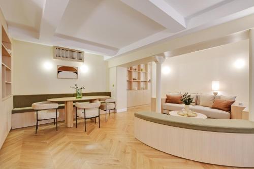 ONIRI - Serviced Apartment in Place Vendôme - Tap to explore photos