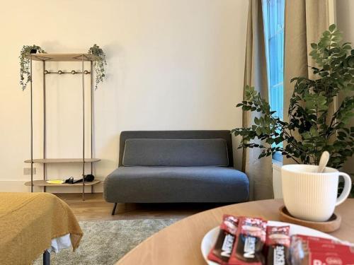 Roomy Apartment in King's Cross - Tap to explore photos