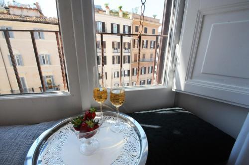 Suite Spagna 29 - Tap to explore photos