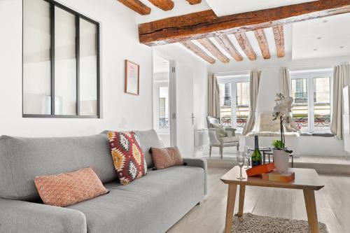Bluestay 112 - Élégant Appartement à Paris - Tap to explore photos