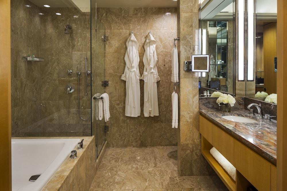 Four Seasons Hotel New York Room Type - Junior Suite City View King Four Seasons Hotel New York Room Type - Junior Suite City View King