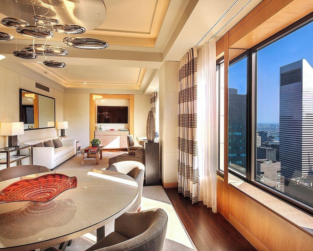 Four Seasons Hotel New York Room Type - Manhattan Suite