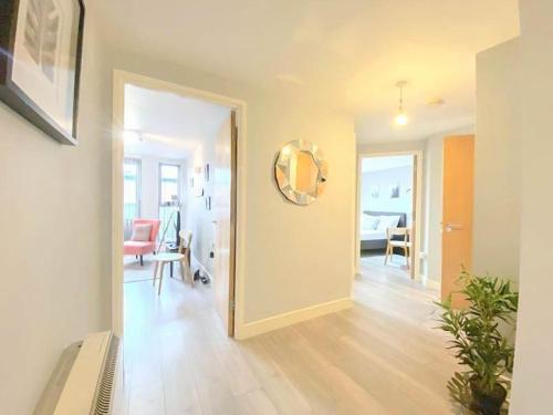 Contemporary Camden Apartment P2 - Tap to explore photos