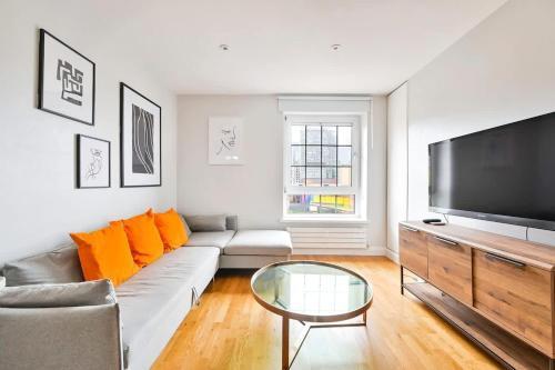 Spacious 2 Bed, Canary wharf, O2 Arena, WiFi - Tap to explore photos