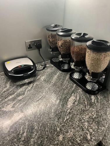 Luxury Apartment, 2 min walk to the 02 Arena - Tap to explore photos