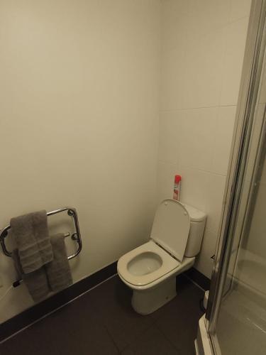 Dagenham Short-stay Delight - Tap to explore photos