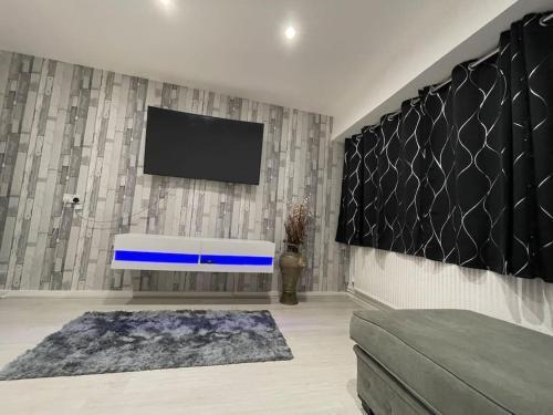 Central Cosy Apartment in Quiet Location - Tap to explore photos
