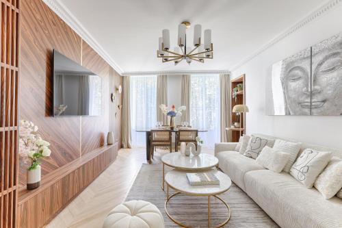Stunning 2 bedroom at Montparnasse - Tap to explore photos