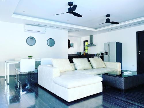 Beautiful 2br pool villa walk to Bangtao beach and Catch club - Tap to explore photos
