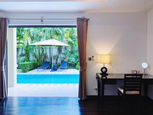 Beautiful 2br pool villa walk to Bangtao beach and Catch club - Tap to explore photos