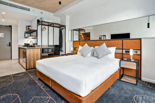 Hoteloco Room Type - King Room