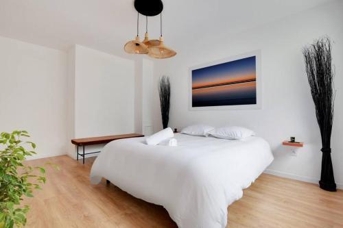 Charming Apartment in Saint-Ouen - GetHosted - Tap to explore photos