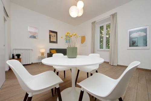 Doria - Tap to explore photos