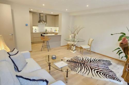 Stylish new 2 bedroom apartment - Tap to explore photos